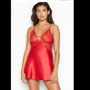 NWT VICTORIA'S SECRET Lace Plunge Slip